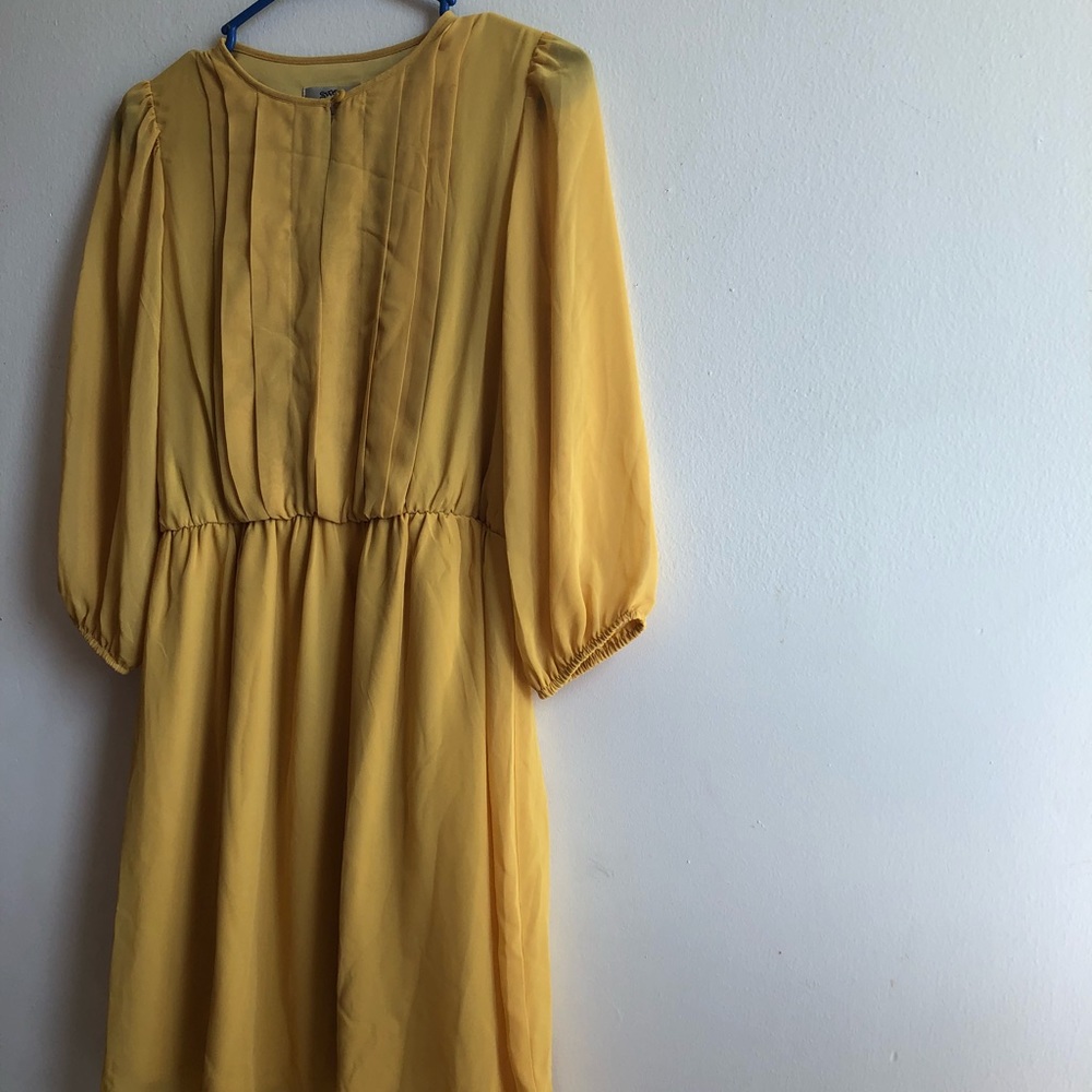 Knee length, it’s new but no tag